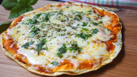 Pizza margarita en la sartén fácil y rápida (sólo 5 minutos). ¡¡¡Súper crujiente!!!
