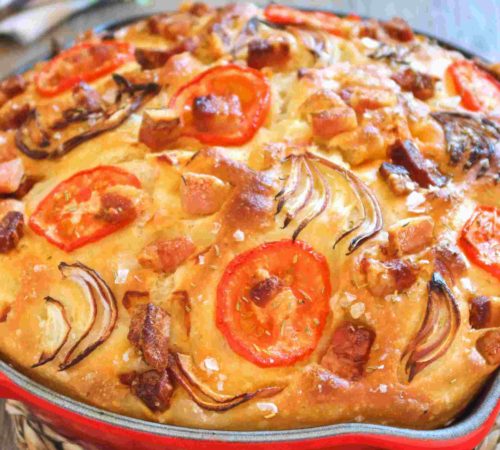 Focaccia de tomate y panceta. Receta fácil y rápida.
