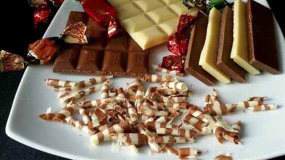TRUCO: Cómo hacer virutas de chocolate para decorar tartas
