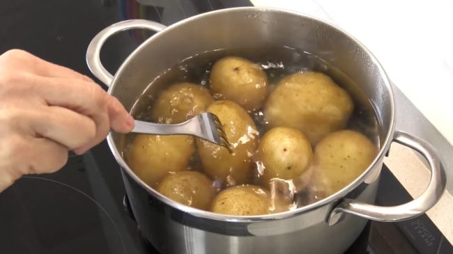 Patatas con bechamel. Receta fácil y rápida