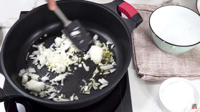 Potaje de garbanzos con espinacas y bacalao. Receta fácil y rápida