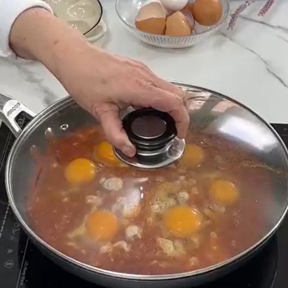 Sartenada de huevos con tomate. Receta fácil y rápida