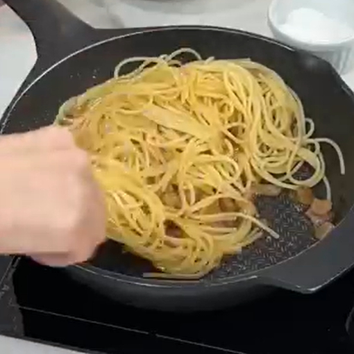 Espaguetis a la carbonara. Receta fácil y rápida