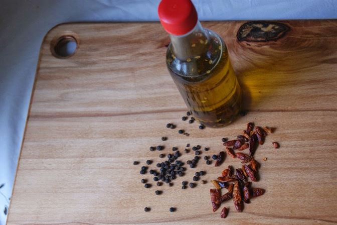 ¿Cómo hacer aceite picante casero?