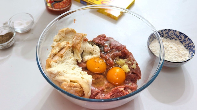 Albóndigas con sofrito casero de tomate y cebolla