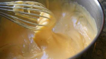 Cómo preparar una crema pastelera para postres
