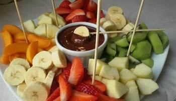 Fondue de chocolate con fruta fresca