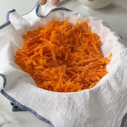 Rollo de zanahoria y ensalada de col