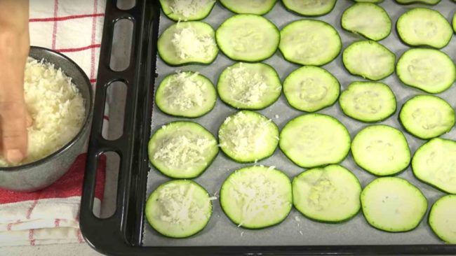 Chips de calabacín (zucchini) con solo 2 ingredientes. Receta de aperitivo riquísimo y saludable