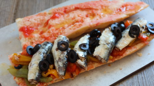 Bocadillo de sardinas con pimientos