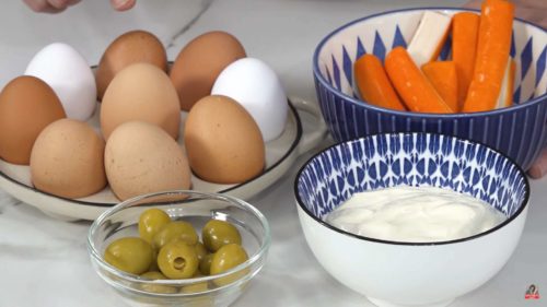 Huevos rellenos de surimi. Receta fácil y rápida