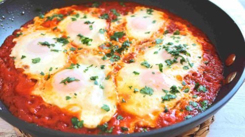 Sartenada de huevos con tomate. Receta fácil y rápida