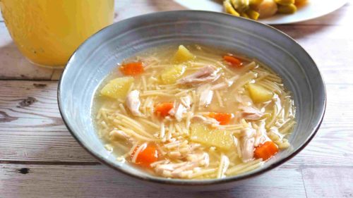 Sopa de pollo. Receta fácil y rápida