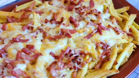 PATATAS con bacon y queso al estilo Foster´s Hollywood. Bacon & Cheese fries.