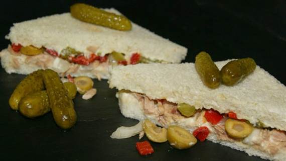 Sandwich de atún con variantes