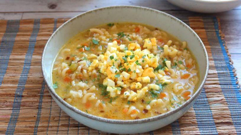 Sopa de fideos y arroz con verduras